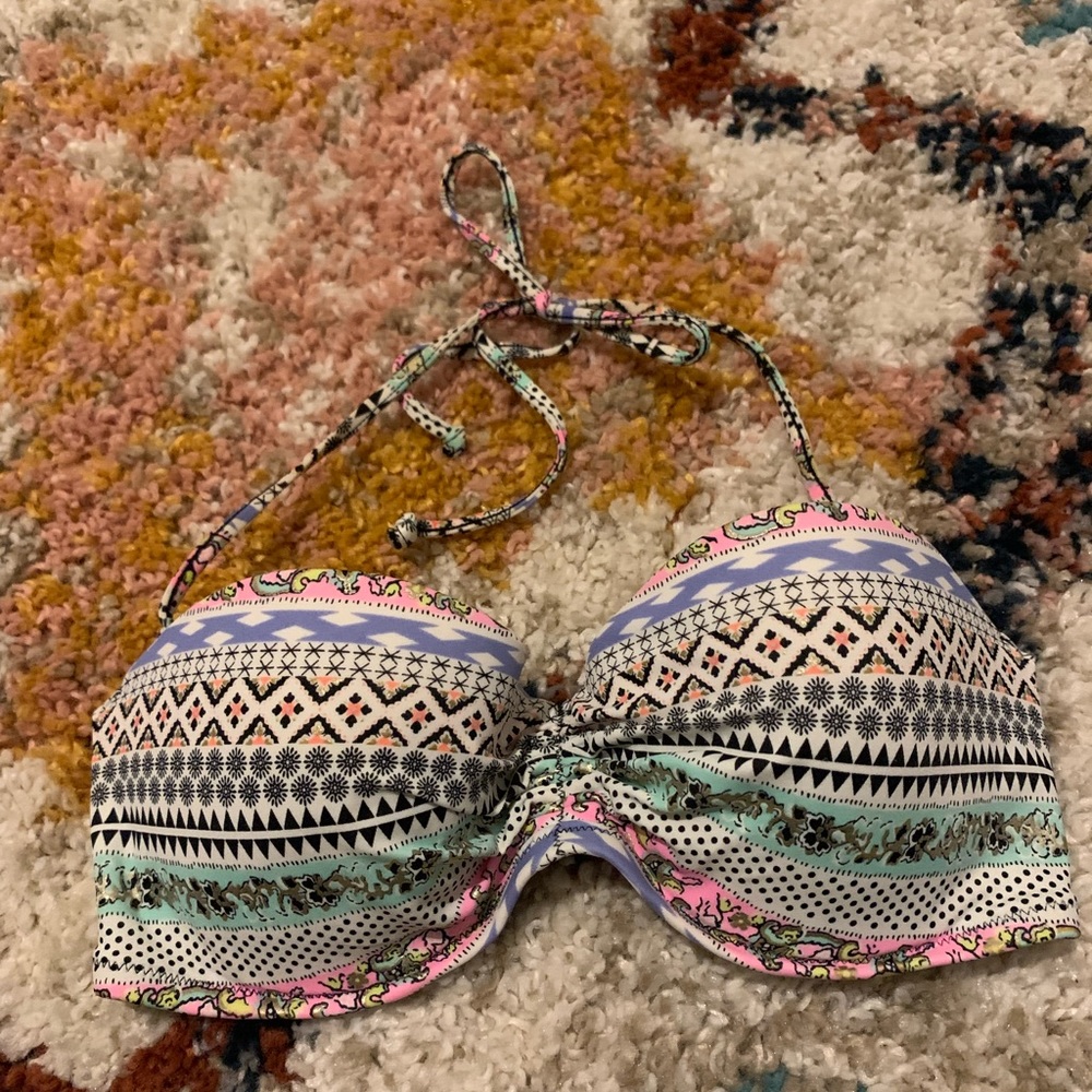 Cute fun swim top;)